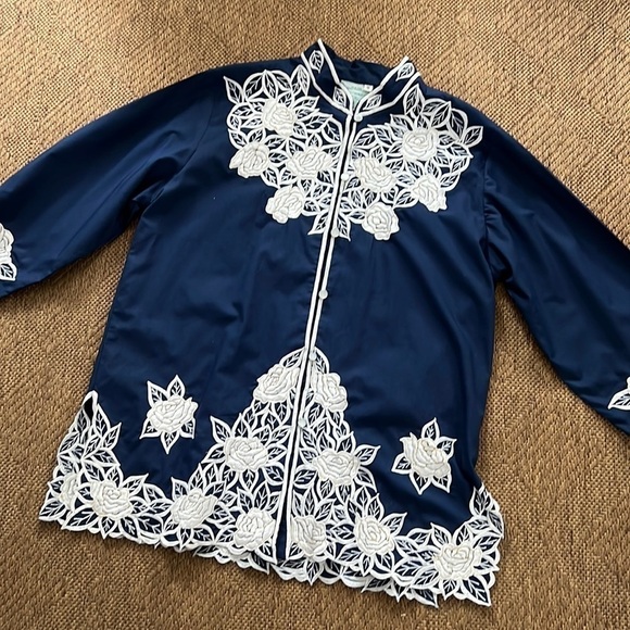 Caro of Honolulu exquisite heavily embroidered top size S - Picture 1 of 8